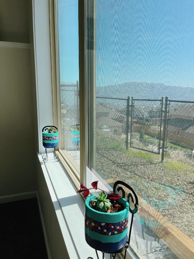 Peaceful And Spacious Lake View West Kelowna Εξωτερικό φωτογραφία